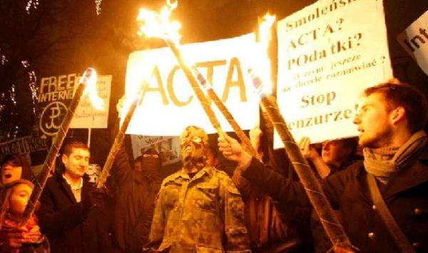 Wyścig o kontrolę nad Anonimowymi