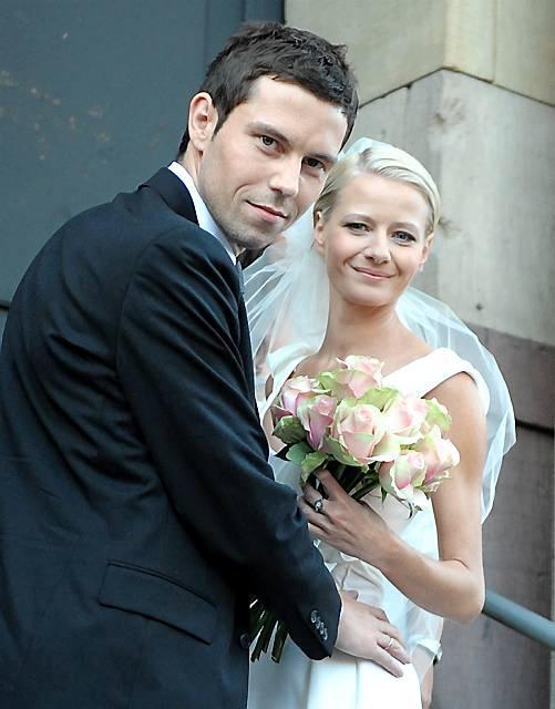 Małgorzata Kozuchowska w sukni od Gosi Baczyńskiej za 16 tys. zł i Bartek Wróblewski. Jak obliczył 