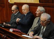 Wojciech Jaruzelski i Stanisław Kania na sali sądowejBigger