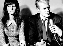 Pisarz z żoną Mariną podczas wywiadu dla wydawnictwa Gallimard, Paryż, listopad 1963 r. Bigger