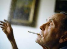 Tadeusz Konwicki powiada, że skoro dziś wszyscy piszą, to on nie musi. Dobrze więc, że przypomniał teraz swoje dawne tekstyBigger