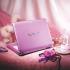 Nowe notebooki Sony VAIO z linii CS11 łączą w sobie bogatą kolorystykę obudowy, ergonomiczne kształty i zaawansowane technologie. Modele CS11 to kompleksowe rozwiązanie wzornicze. Wszystkie elementy urządzenia mają przyciągającą uwagę kolorystykę. W porządkowaniu cyfrowego świata i uzyskaniu rozrywki na najwyższym poziomie pomaga firmowe oprogramowanie VAIO. Około 3700 zł. 