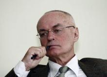 Jacek HołówkaBigger