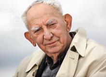 Gustaw HoloubekBigger