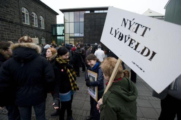 Protesty, które doprowadziły do dymisji poprzedniego rządu.