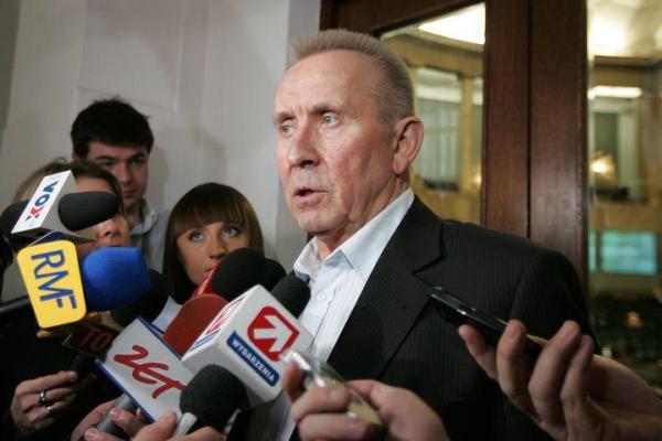 Andrzej Czuma szef resortu sprawiedliwości.