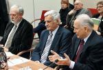 Od lewej:  dr Andrzej Siemaszko, dyrektor Krajowego Punktu Kontaktowego Programów Badawczych UE,  prof. Jerzy Buzek, poseł Parlamentu Europejskiego i prof. Maciej Nowicki, minister środowiska
