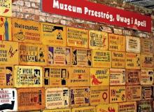 Peerelowskie tablice z muzeum w dawnej kopalni złota w Złotym Stoku stworzonym przez właścicielkę kopalni Elżbietę SzumskąBigger