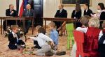 Rodzice z ruchu Ratuj Maluchy w piątek przekonywali prezydenta do zawetowania ustawy oświatowej. Lech Kaczyński decyzję ogłosi w poniedziałek. Po spotkaniu powiedział, że wczesna edukacja jest dobra dla dzieci. Jednak obniżenie wieku szkolnego uznał za „decyzję organizacyjnie przedwczesną”