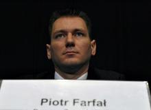 Piotr FarfałBigger