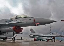 Myśliwce F-16 Bigger