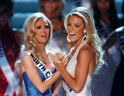 Kristen Dalton, nowa Miss Ameryki i Carrie Prejean, Miss Kalifornii