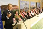Donald Tusk na poznańskiej konwencji. W tle: 