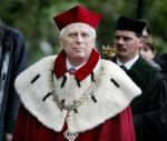 Podczas ubiegłorocznego ogłaszania wyników prof. Karol Musioł, rektor UJ, ciesząc się ze zwycięstwa, obiecywał, że nie odda pierwszego miejsca.