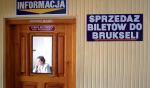 W latach 90. uruchomiono regularną linię autobusową Siemiatycze – Bruksela. Na zdjęciu dworzec PKS w Siemiatyczach w styczniu 2004 roku 