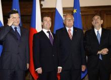 Od lewej: Jose Manuel Barroso, Dmitrij Miedwiediew, Vaclav Klaus, Javier SolanaBigger