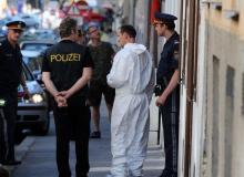 Policjanci na miejscu zdarzeniaBigger