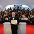 Michael Haneke pozuje do zdjęć po odebraniu nagrody