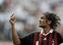 Paolo Maldini przez lata gry w obronie Milanu stał się jego legendą. Kibice podczas ostatniego meczu w Mediolanie pożegnali go gwizdami. Piłkarz nie krył rozgoryczenia ich zachowaniemBigger