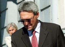 Adwokat Robert D. został zatrzymany przez CBA we wtorek. Grozi mu do dziesięciu lat więzienia.  Na zdjęciu w 2008 r. przed sądem w Piotrkowie Trybunalskim, gdzie rozpoczął się proces oskarżonych w tzw. seksaferze. D. przez krótki czas był w niej obrońcą Bigger