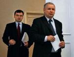 Na apel Zbigniewa Ziobry (z lewej) o rozliczenie winnych Jarosław Kaczyński mówi, że Ziobro powinien się skupić na nauce języków