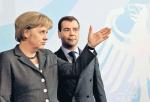 Dmitrij Miedwiediew obiecywał Angeli Merkel, że Rosja nie będzie używać gazu jako oręża politycznego (zdjęcie z marca 2009 roku)