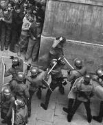 Atak ZOMO na zgromadzonych na Starym Mieście w Warszawie, 1 maja 1983 r.