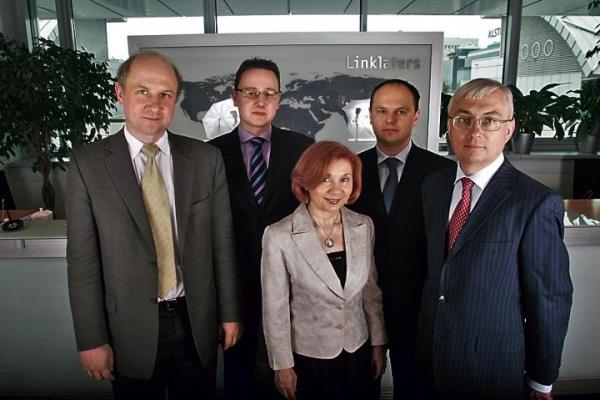 Zespół podatkowy w kancelarii Linklaters. Od lewej: Marek Jaroszewski, Paweł Chodziński,  Hanna Litwińczuk, Mikołaj Bieniasz (kierownik zespołu) i Marek Grzybowski