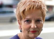 Krystyna Drabińska - ekspert w dziedzinie dawnej biżuteriiBigger