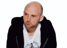 Moby spopularyzował muzykę elektroniczną, łącząc ją z soulowym śpiewem i gitarami Bigger