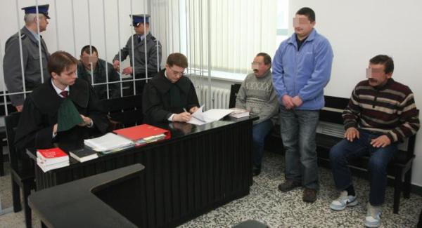 Adwokaci Piotr Sagan i Paweł Tarasiuk w procesie przeciwko Adamowi G. oskarżonemu o zamordowanie sąsiada przez odcięcie głowy siekierą