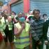 Kupcy na terenie hali po pierwszej próbie wejścia komornika na teren hali