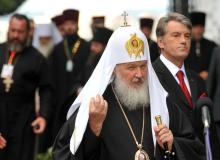 Patriarcha Rosji i Wszechrusi Cyryl w towarzystwie prezydenta Ukrainy Wiktora JuszczenkiBigger