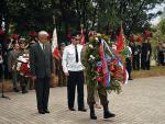 Rosyjscy szpiedzy odwiedzali cmentarze wojenne Armii Radzieckiej. Brali udział tylko w uroczystościach, na których pojawiali się oficerowie doborowych jednostek polskiego wojska. Na zdjęciu płk Siergiej Peresunko (w białej bluzie) na cmentarzu w Jastrzębiu-Zdroju w 2007 r.  