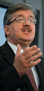 Bronisław Komorowski spotkał się z podejrzanym Aleksandrem L., który oferował mu dostęp do tajnego aneksu