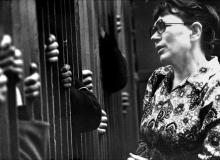Anna Walentynowicz w sierpniu 1980 roku podczas strajku w Stoczni GdańskiejBigger