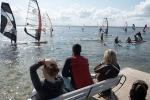 Członkowie szkoły windsurfingu w Chałupach, Zatoka Pucka