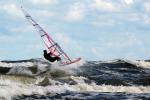Szczecińscy windsurferzy trenują styl wave, Bałtyk, Niechorze