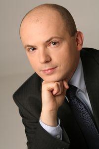 Piotr LitwinBigger