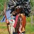 Ubranie ceremonialne plemienia Lakota. Pióropusz z piór kruka