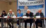 Na zdjęciu  od lewej: Sylwia Szparkowska, wiceprezes NFZ Jacek Grabowski, minister zdrowia  Ewa Kopacz, doradca prezydenta  ds. służby zdrowia Tomasz Zdrojewski, senator PO Władysław Sidorowicz