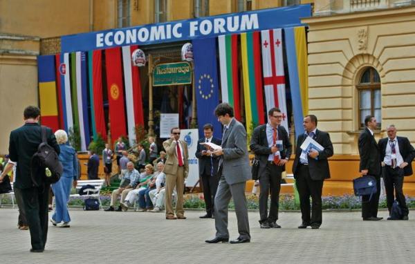 Forum Ekonomiczne w Krynicy  to okazja  do pierwszego po wakacjach spotkania ludzi biznesu  i polityki