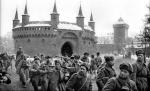 Wolni czy nie, ale to sowieccy, rosyjscy żołnierze wyzwolili polskie terytorium i Polaków spod okupacji nazistów – twierdzi rosyjski publicysta. Na zdjęciu wojska Armii Czerwonej w Krakowie w 1945 roku