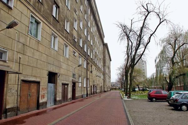 Mieszkańcy bloku przy ul. Wileńskiej w Warszawie są rozżaleni: – Zainwestowaliśmy w dzierżawiony grunt, a teraz opłaty wzrosły tak drastycznie 