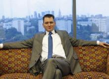 Piotr FarfałBigger