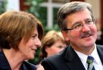 Minister Julia Pitera chce zaostrzać przepisy, a marszałek Bronisław Komorowski je łagodzić. I to on ma wsparcie innych partii