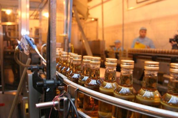 Linia produkcyjna wódki Żołądkowej Gorzkiej
