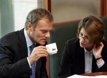 Według PO  o tym, że rząd Donalda  Tuska chce systemowo  walczyć  z korupcją, świadczy  powołanie  odpowiedzialnej za to minister  Julii Pitery. Tylko że jej  projekt restrykcyjnego prawa antykorupcyjnego od maja  nie ma  zielonego  światłaBigger