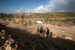 Izraelskie buldożery burzą budynki Palestyńczyków na Zachodnim Brzegu Jordanu