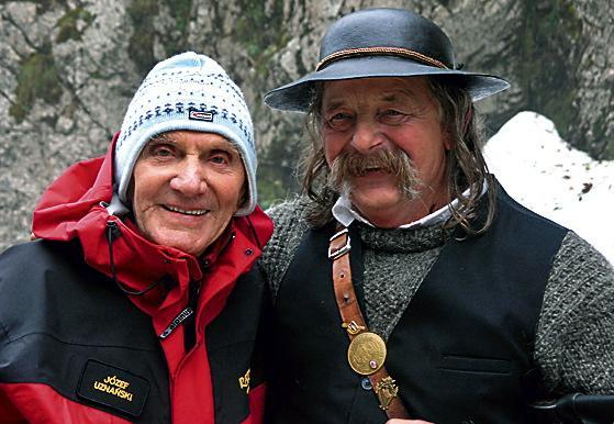Józef Uznański i Kazimierz Gąsienica Byrcyn – nestorzy ratownictwa tatrzańskiego.  Pierwszy pies lawinowy  w TOPR, Cygan, należał  do Uznańskiego